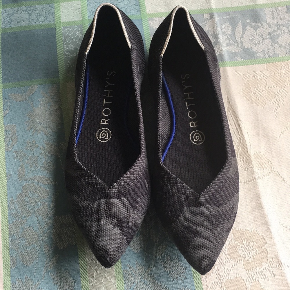 Rothys!! Pointed toe grey and black camo flats